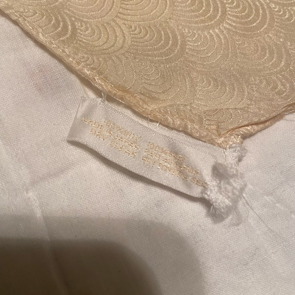 Geoffrey Beene Cream 100% Silk Opera Scarf - Picture 2 of 7